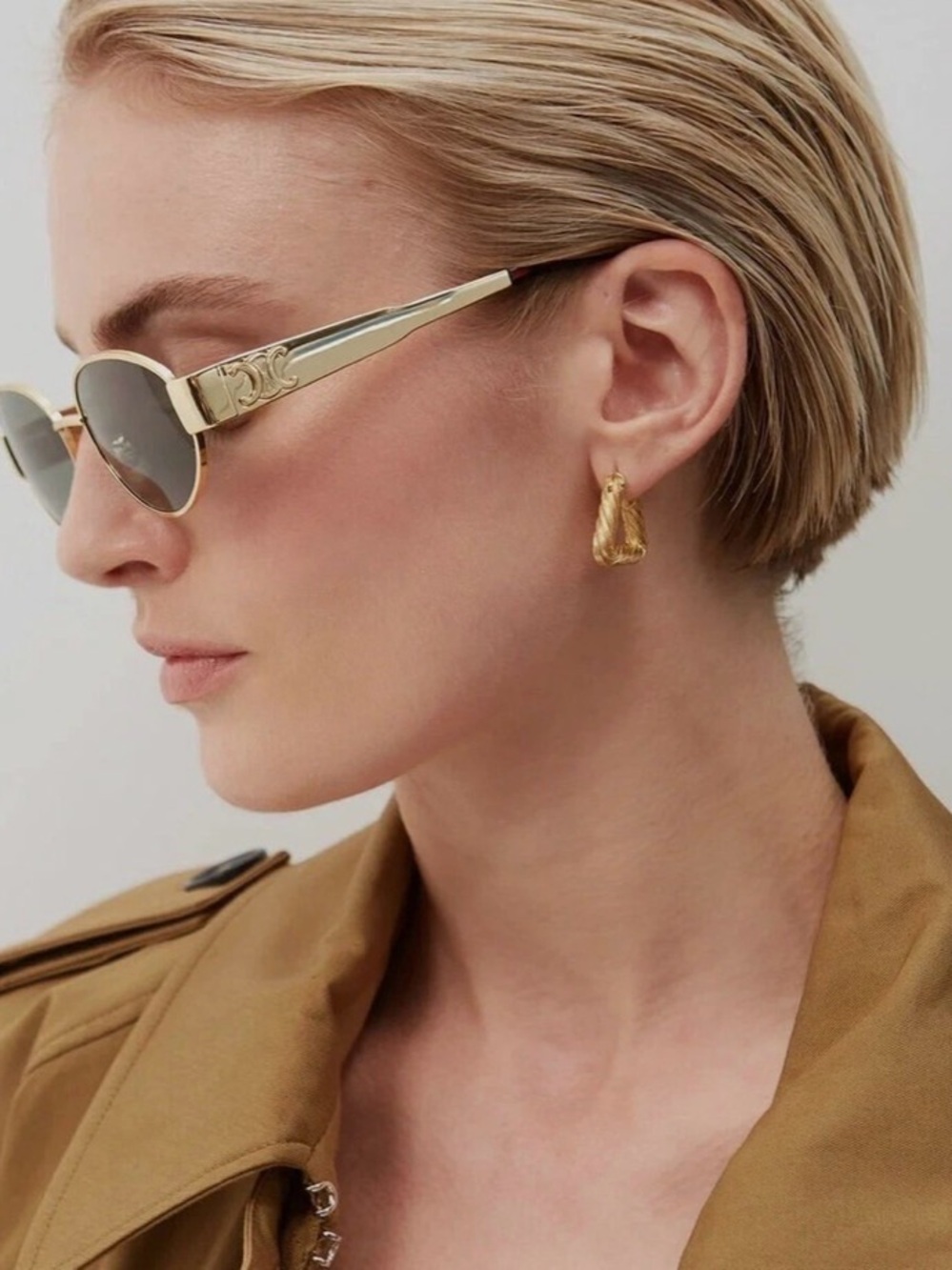 Celine Triomphe 3N Gold Metal Oval Frame Sunglasses with Green Lenses - Picture 5 of 12